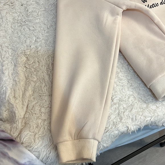 Oversized sweatshirt in cream - Picture 6 of 8